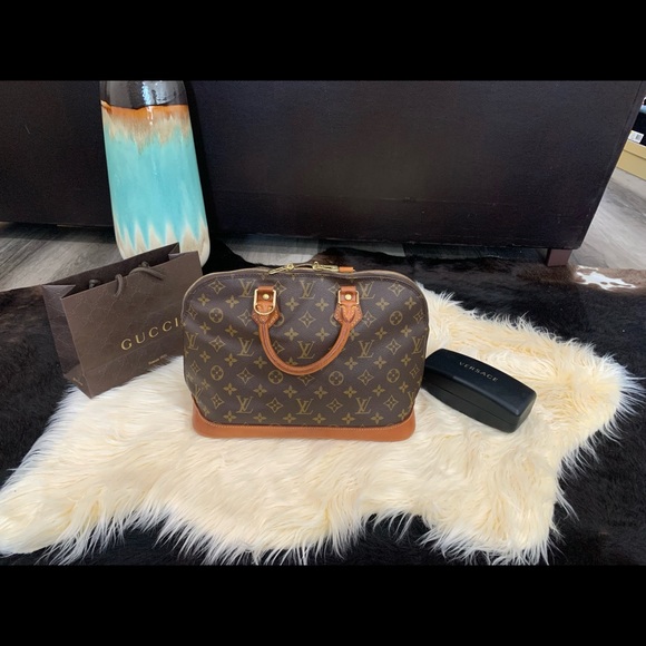 Louis Vuitton Alma - Picture 2 of 10